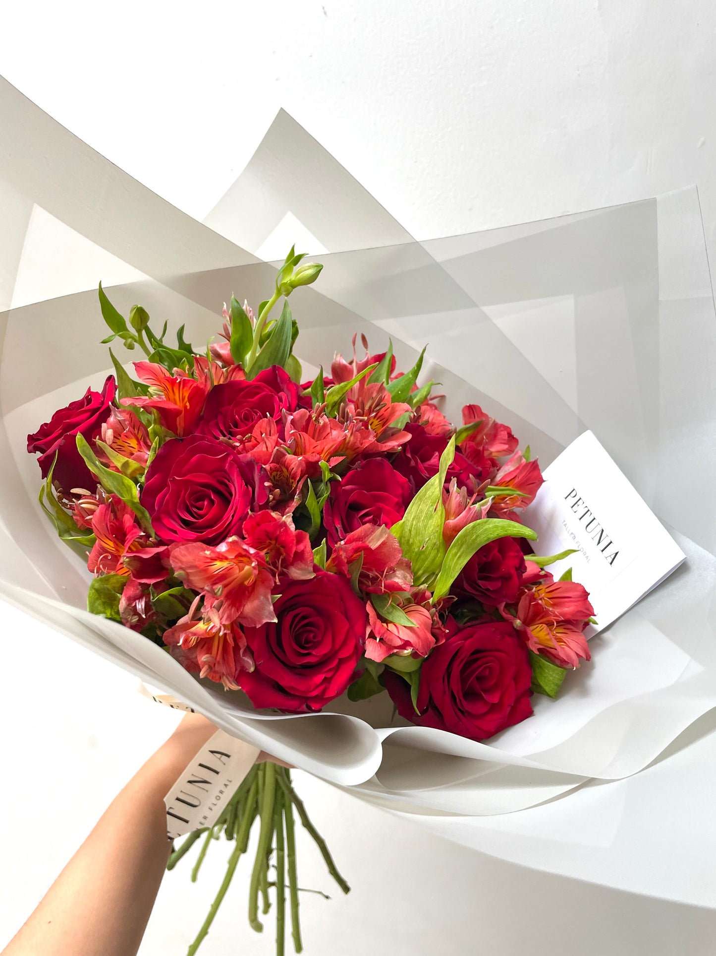 Arreglo Floral de Rosas y Astromelias para Domicilio en Xalapa